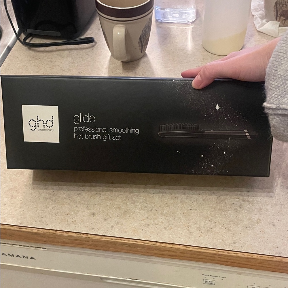 ghd Glide Professional Smoothing Hot Brush - Black